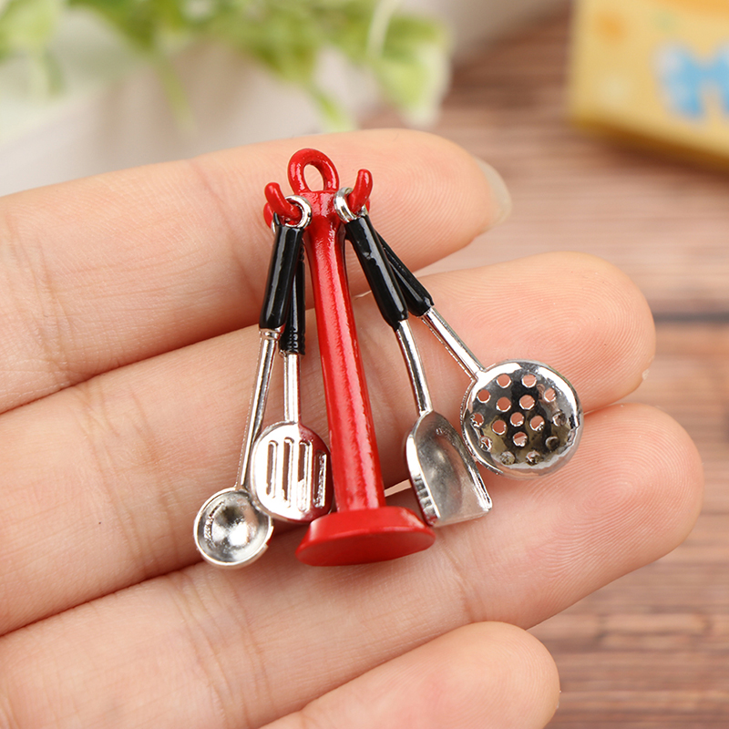 Kids Outdoor Kitchen Accessories - 1:12 Poppenhuis Keukengerei Verticale Hangende Lepel